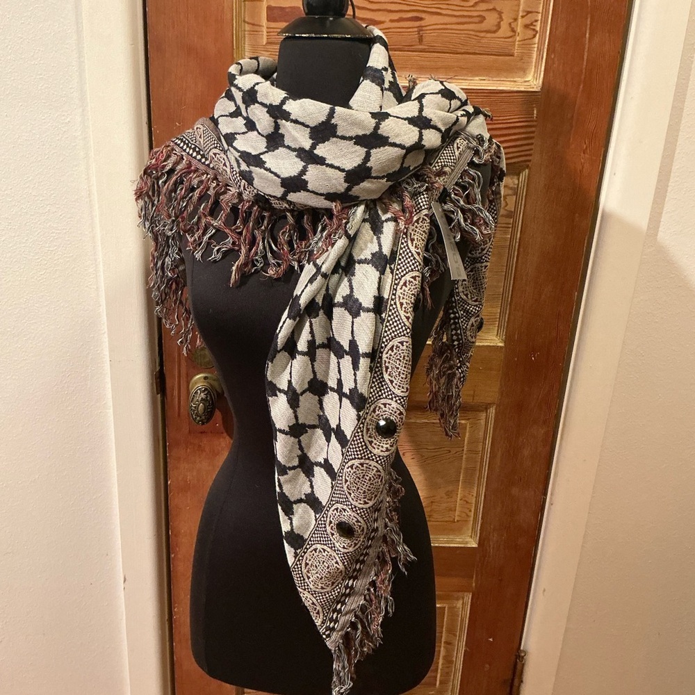 Chico’s black and grey Lowhanna wool blend scarf